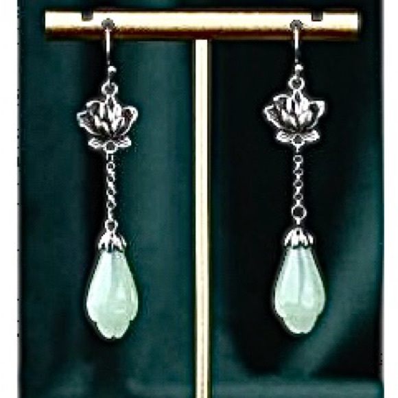 SILVER AND GREEN JADE LOTUS FLOWER DROP EARRINGS - Picture 1 of 8